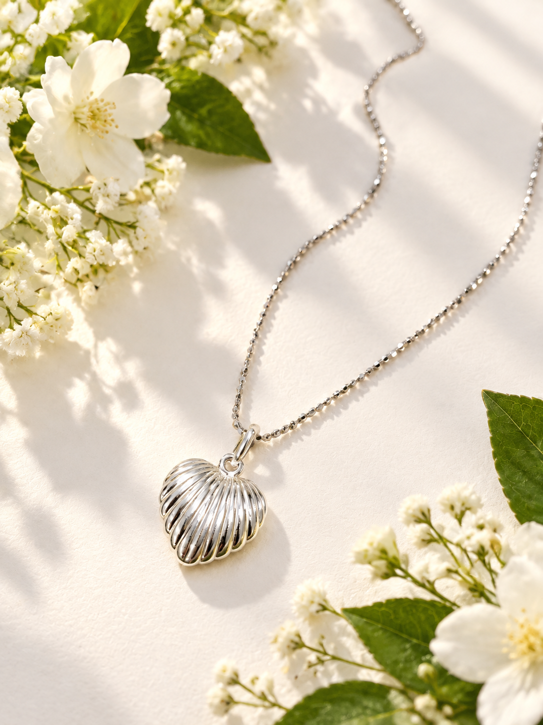 Scolloped heart Necklace