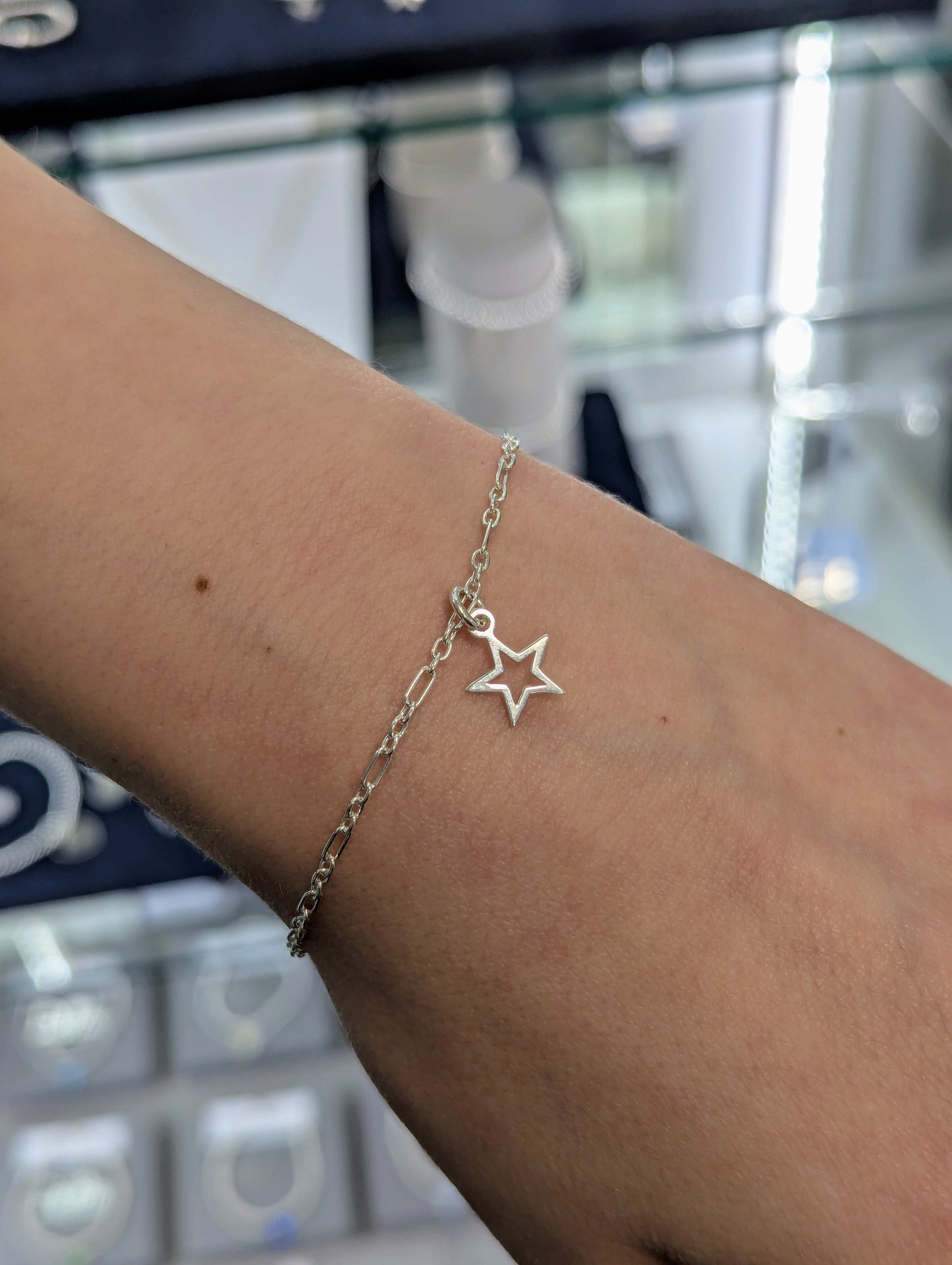 Dainty Open Star Bracelet