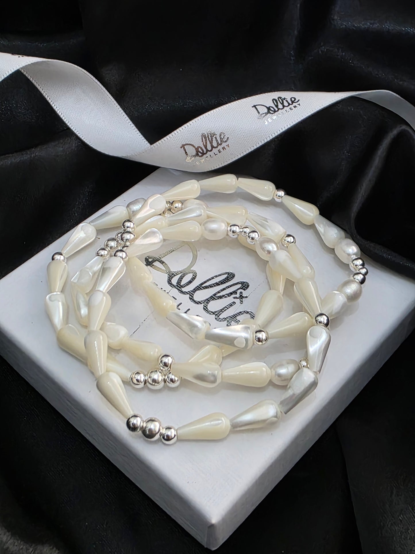 Mother of Pearl Teardrop Bead Bracelet